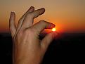 اضغط على الصورة لعرض أكبر.&nbsp;

الإسم:	holding-the-sun-illusion-06.jpg&nbsp;
مشاهدات:	113&nbsp;
الحجم:	22.5 كيلوبايت&nbsp;
الهوية:	10767016