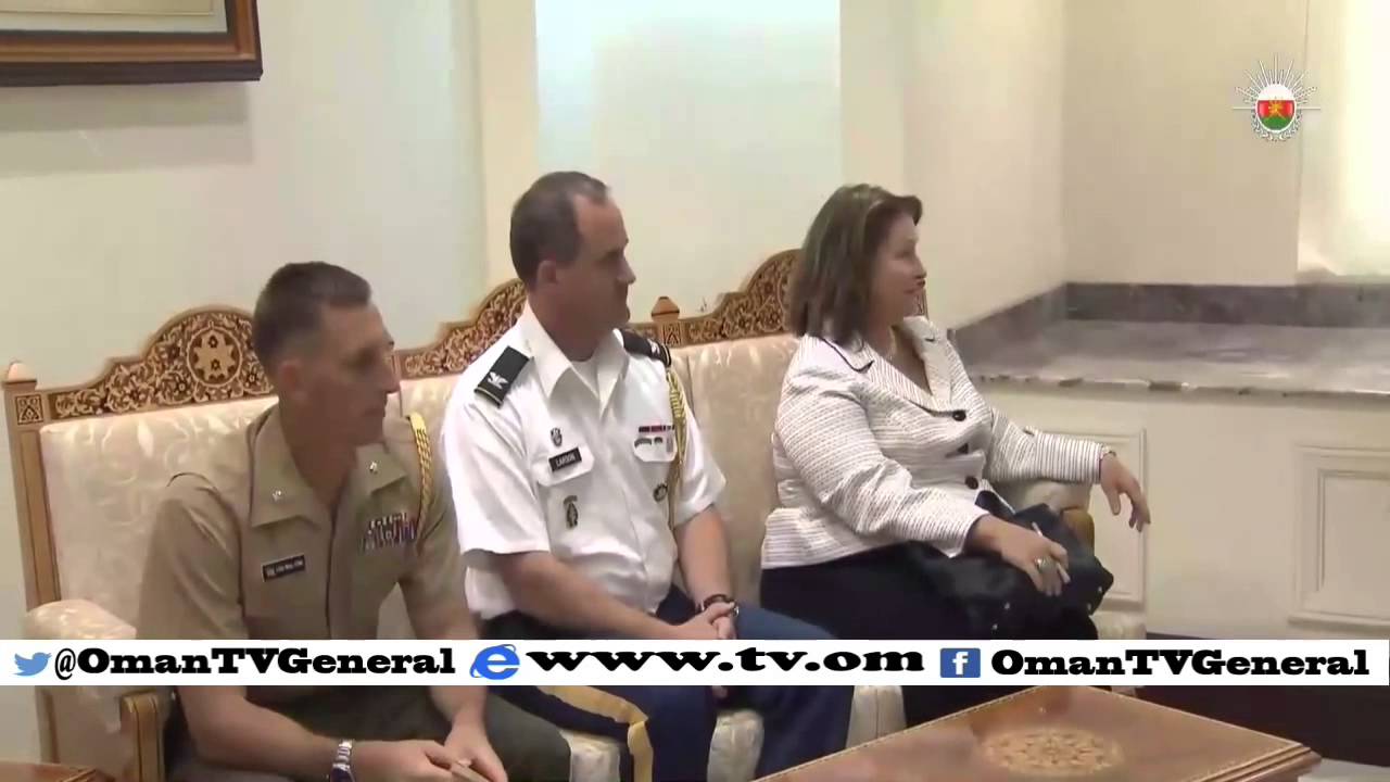 رئيس أركان قوات السلطان المسلحة يستقبل بمكتبه قائد البحرية الوسطى والأسطول الخامس الأمريكي