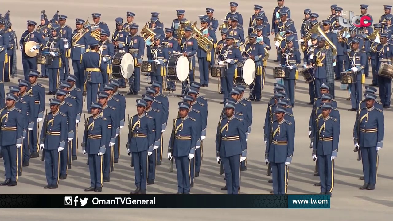 تسجيل لحفل تخريج دورة جديدة من الطيارين والضباط الجويين من ميدان الاستعراض العسكري بقاعدة غلا