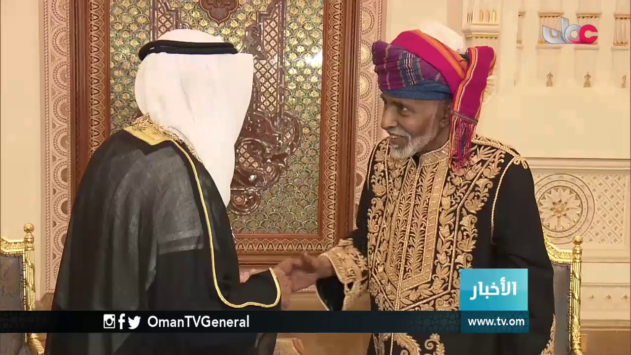 جلالته /أيده الله/ يمنح أخاه سمو أمير دولة  #الكويت وسام آل سعيد الذي يعد أحد أرفع الأوسمة العمانية