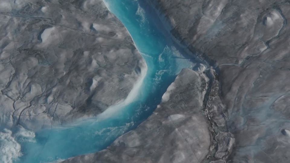 علماء ناسا يحلقون فوق غرينلاند لرصد ذوبان أنهار الجليد