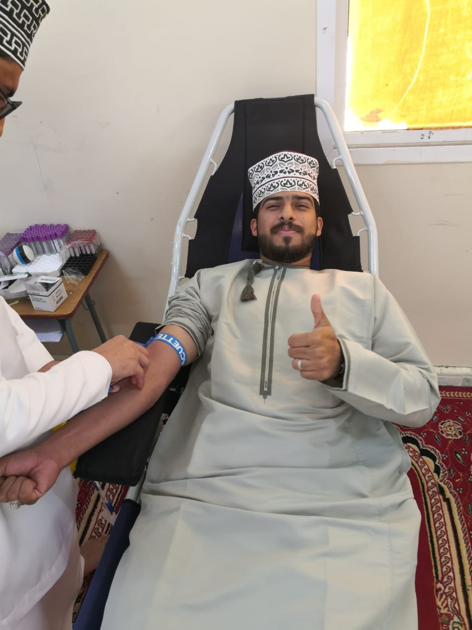 فريق بنك الدم التابع لمستشفى الرستاق بالتعاون مع أهالي بلدة الشبيكة بولاية الرستاق ينظم حملة للتبرع بالدم