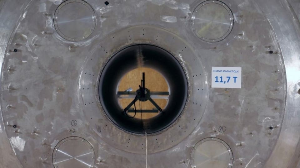 مغناطيس بحجم حوت أزرق يكشف أمراض الدماغ