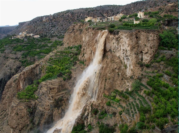 موسم حصاد الرمان بالجبل الأخضر يزيد نسبة الأشغال في الفنادق