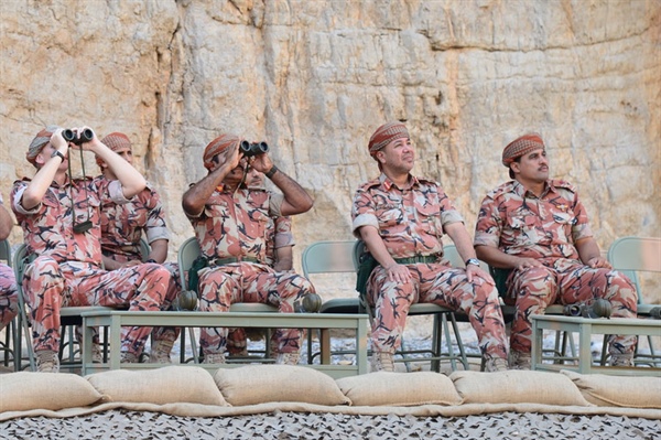 تنفيذ البيان العملي للتمرين العماني البريطاني المشترك ( قلعة مسندم/1)