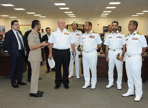 عدد من أصحاب السعادة ومندوبية الاتحاد الأوروبي والقادة العسكريين والمستشارين يزورون مركز الأمن البحري