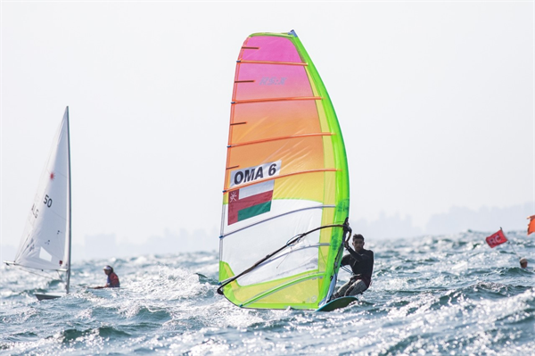 فريق عمان للإبحار يتوج بلقب البطولة العربية للإبحار الشراعي