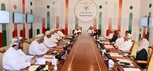 وزير الداخلية يلتقي باللجنة الرئيسية لانتخابات أعضاء مجلس الشورى للفترة التاسعة