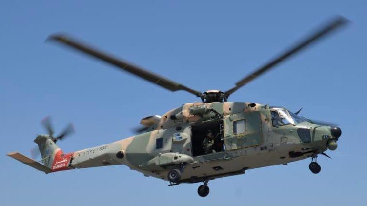 #سلاح_الجو_السلطاني_العُماني ينفذ عملية بحث وإنقاذ لخمسة مواطنين تاهوا في ممشى جبلي