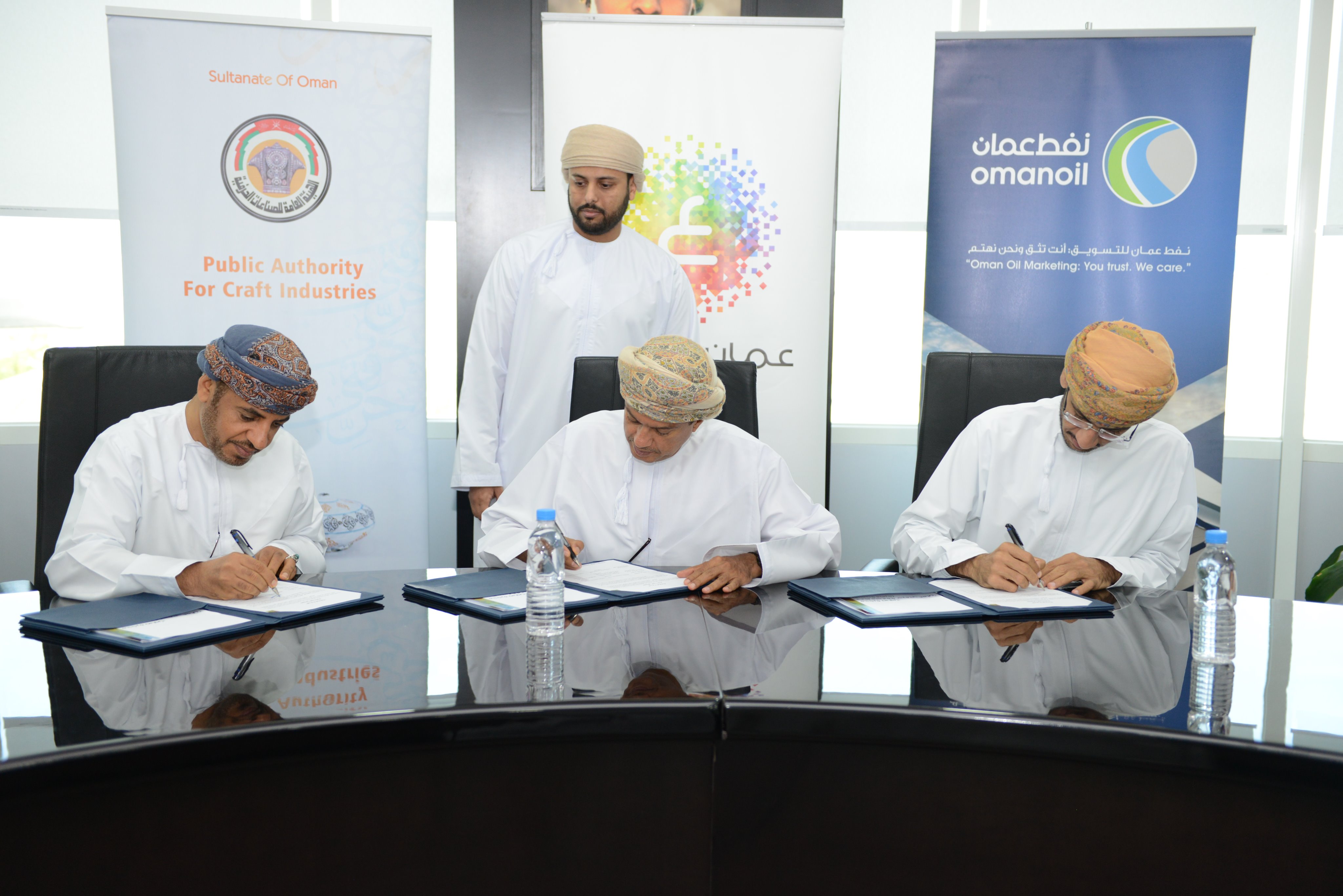 وزارة التقنية والاتصالات وشركة نفط عمان للتسويق توقعان مذكرة تفاهم لدعم الصناعات الحرفية من خلال مسابقة ‎#حرفتي_عُمان2019