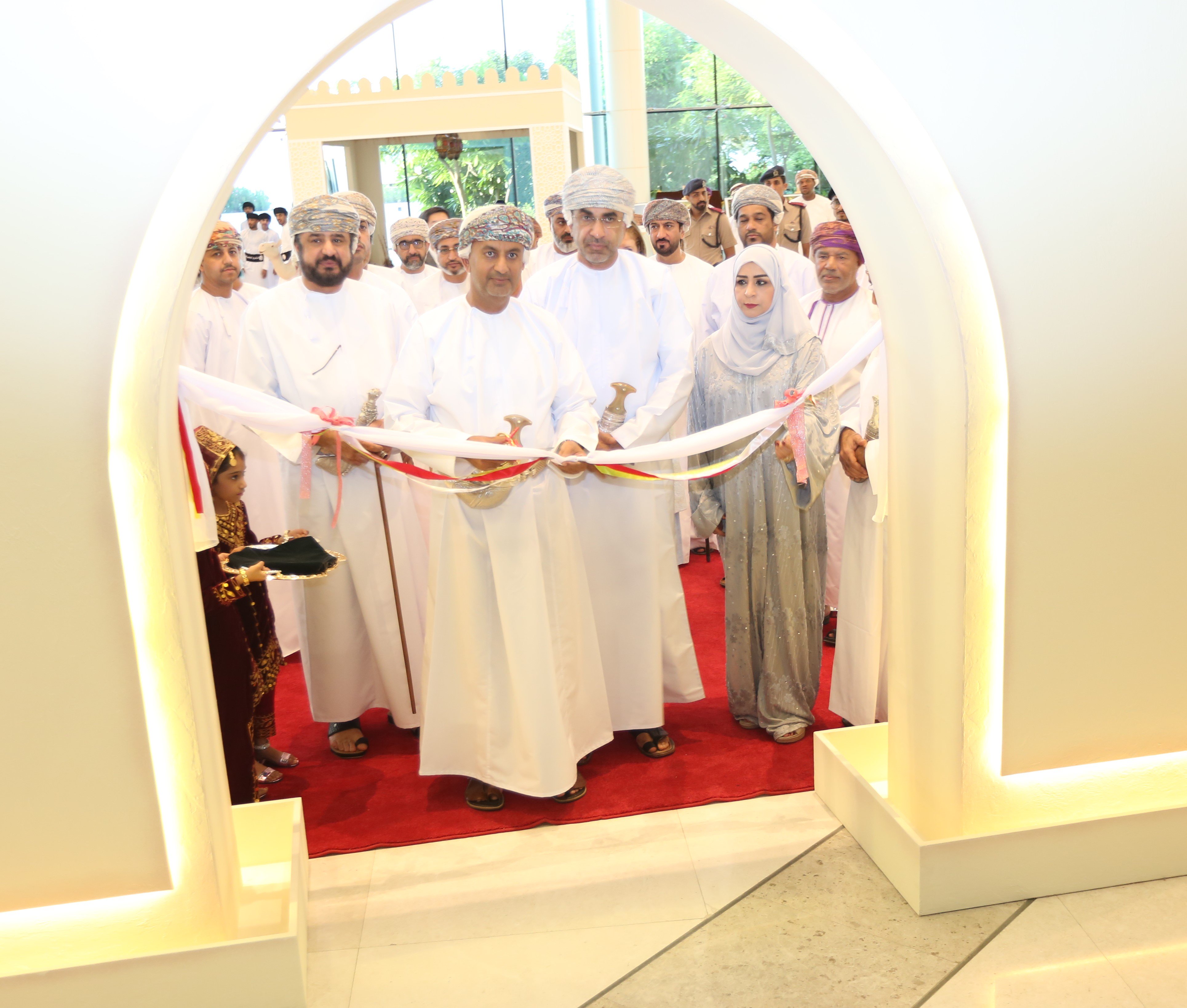 وزير التجارة والصناعة يفتتح #مهرجان_التمور_العمانية السابع