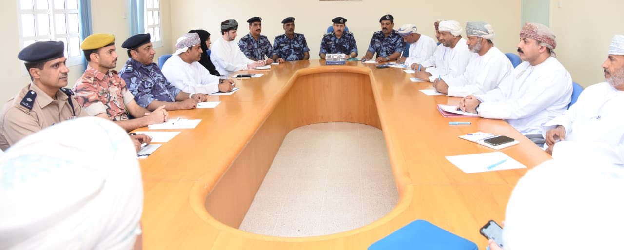 اللجنة الفرعية للدفاع المدني بمحافظة ظفار عقدت اجتماعاً لمتابعة تطورات الحالة المدارية ‎#كيار وتأثيرها على المحافظة