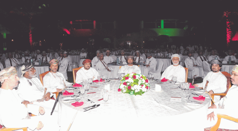 وزير ديوان البلاط السلطاني يرعى أمسية شعرية بمناسبة العيد الوطني التاسع والأربعين المجيد