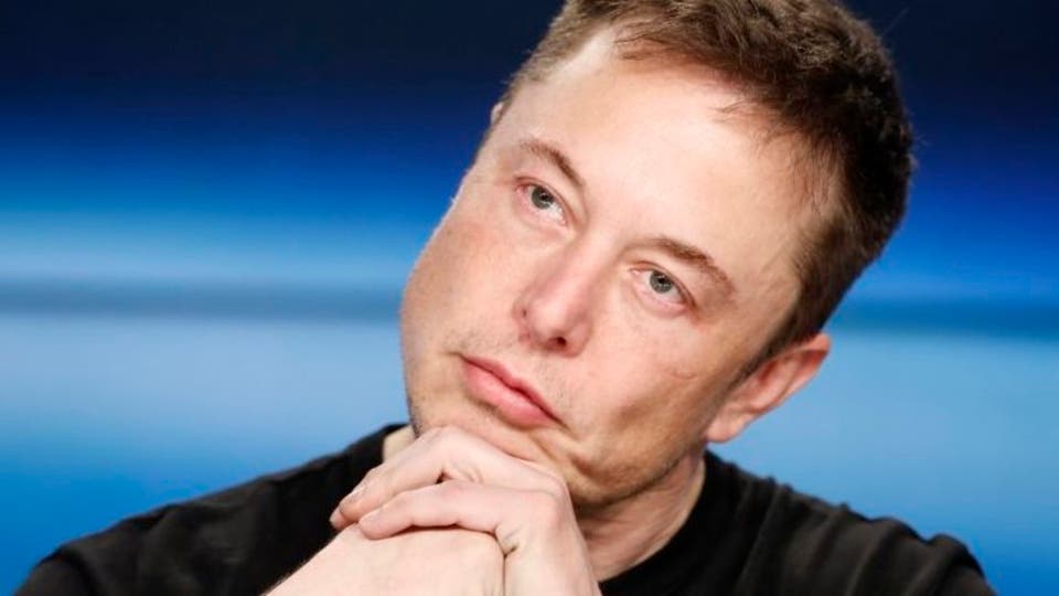 بعد فيديو هز عرشه.. مؤسس تيسلا: “مطرقة” سبب الخسارة!