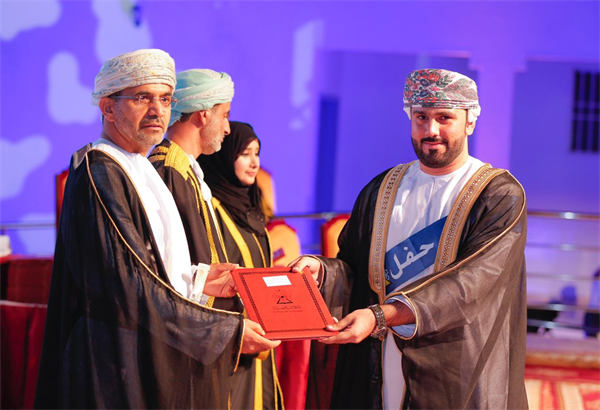 الكلية التقنية بالمصنعة تحتفل بتخريج 754 خريجًا وخريجة