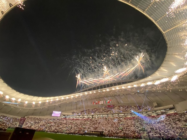 انطلاق  بطولة  خليجي/  24 /  لكرة القدم  وقطر تخسر أمام العراق  2 / 1 وفوز المنتخب  الاماراتي على نظيره اليمني 3 / 0