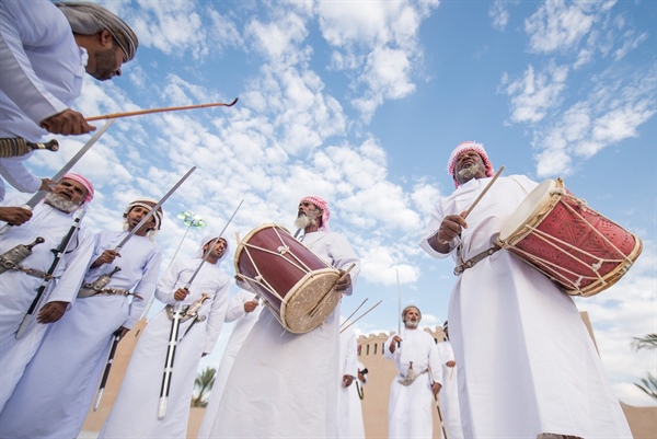 بلدية مسقط تدشن فعاليات /عمان الخير/ ابتهاجًا باحتفالات العيد الوطني الـ 49 المجيد