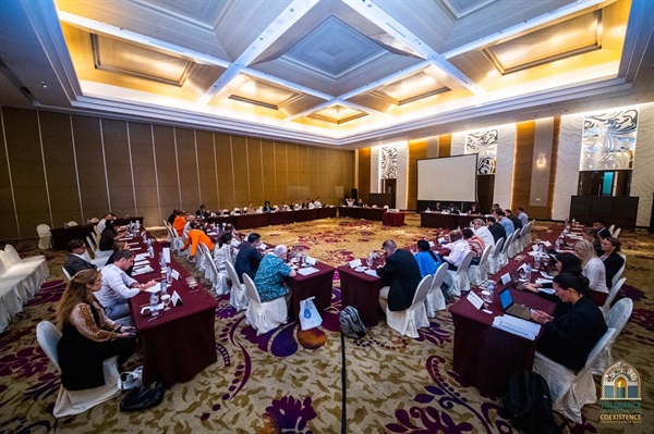 تواصل النقاشات والمداولات حول ميثاق مشروع إعلان السلطان قابوس للمؤتلف الإنساني