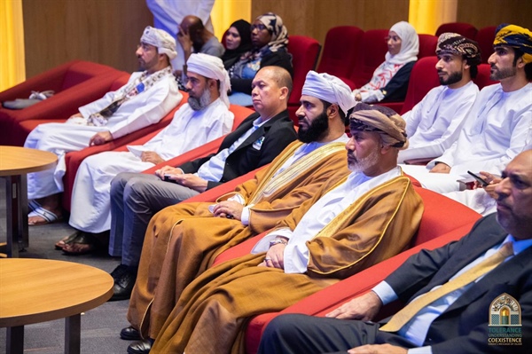 جهود السلطنة في نشر قيم التعايش والوئام الإنساني تحظى بإشادة واسعة