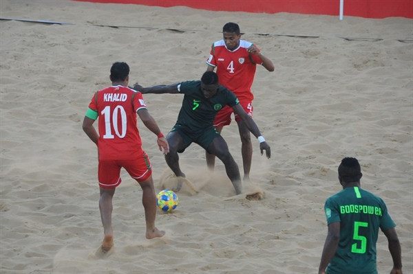 خطوة تفصل أحمر الشواطئ لبلوغ الدور الثاني بكأس العالم