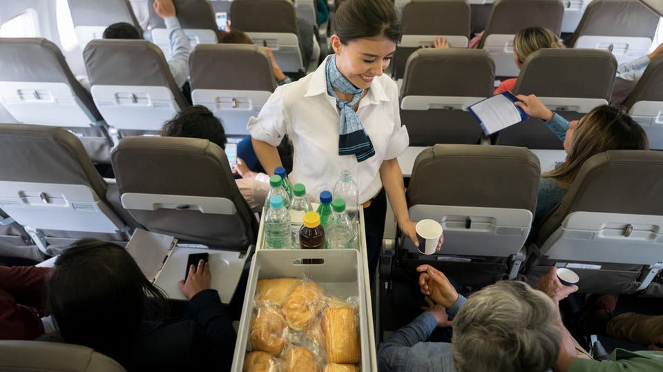 مذاق الأكل يتغير في الطائرة.. والحل بطعم “أومامي”