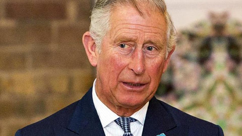 في عيده الـ71.. الأمير تشارلز يصمم الأزياء