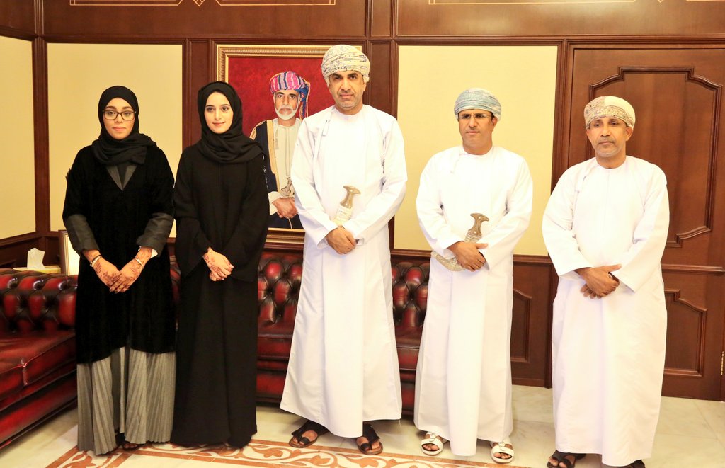 معالي الدكتور وزير الزراعة والثروة السمكية يكرم مخترعتي إنتاج الزيت