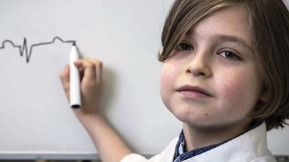 الصبي النابغة لوران سيمونز ذو الـ 9 سنوات يترك الجامعة ﻿