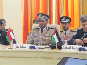 السلطنة تشارك في أعمال المؤتمر لقادة الشرطة والأمن العرب بتونس