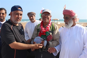 الرحالة العماني أحمد باعمر يصل الى ولاية جعلان بني بوعلي