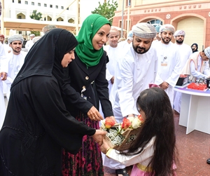 وزيرة التربية والتعليم تدشن حافلة “نفكر ونبتكر”