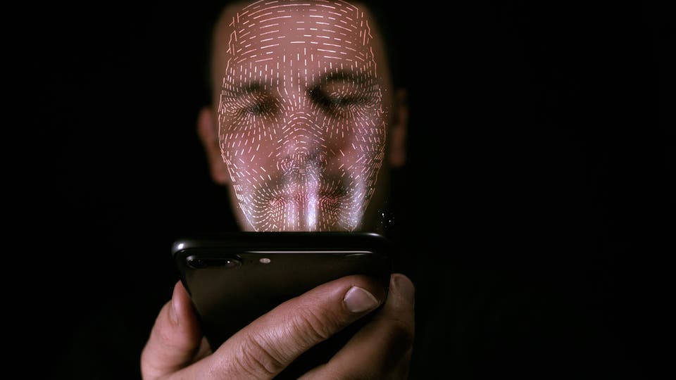 مسح إلزامي لوجوه مستخدمي الهواتف في هذه الدولة! ﻿