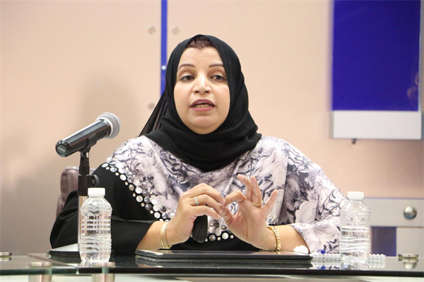 النادي الثقافي ينظم حلقة نقاشية حول النصوص الأدبية العمانية في المناهج الدراسية العمانية ﻿