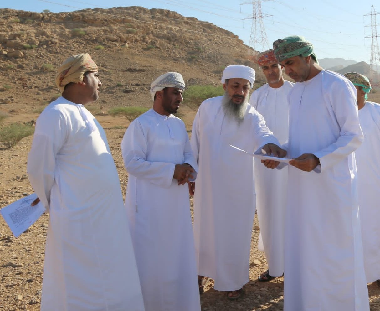 وزير الزراعة والثروة السمكية يتفقد مشاريع الثروة الحيوانية في الجفنين بولاية السيب