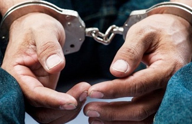 الشرطة تلقي القبض على ثلاثة سارقين