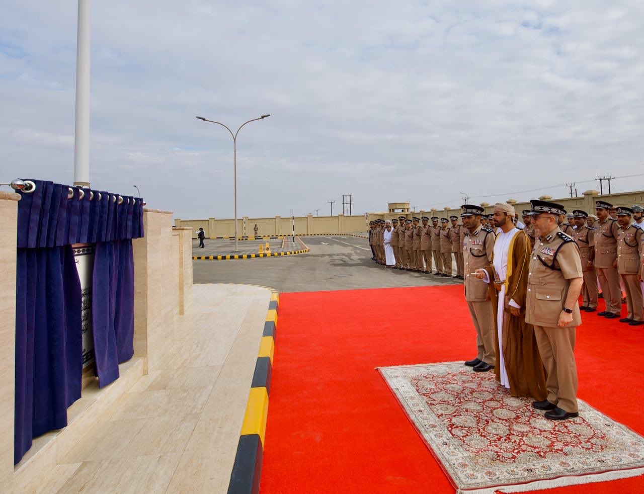 شرطة عمان السلطانية تفتتح المبنى الجديد لمركز شرطة محوت ومبنى الخدمات بولاية محوت ﻿