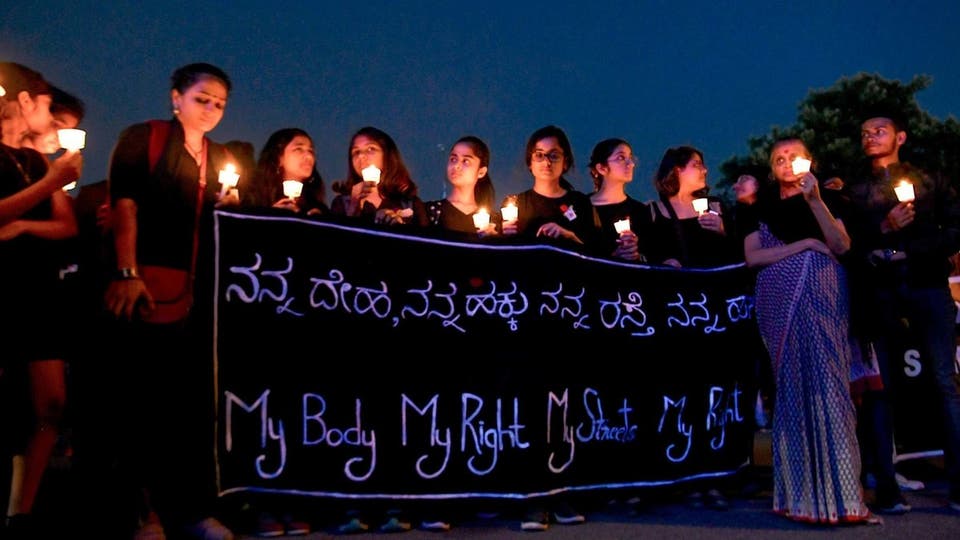 جديد الفتاة التي هزت الهند بعد حرقها