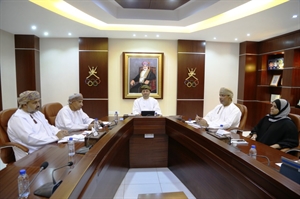 لجنتا الجولف والرياضات البحرية تستعرضان خططهما أمام الأولمبية العُمانية