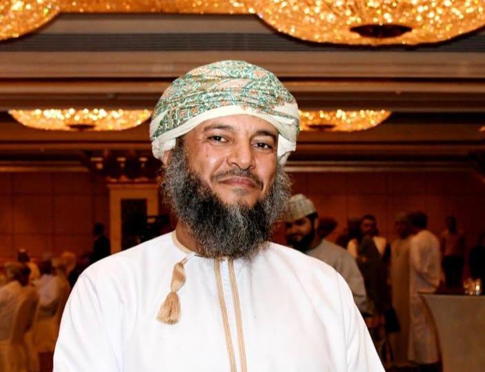 ما بين منحنيات طريق العق ألف حكاية…