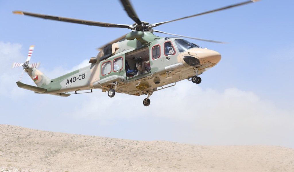 الشرطة تنقذ مواطنة عالقة بأحد جبال العامرات