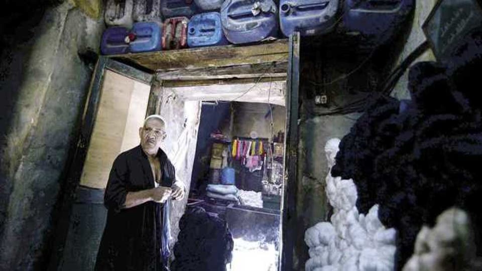 مصبغة عمرها 120 عاماً تكافح.. وصاحبها: مهنة لن تموت