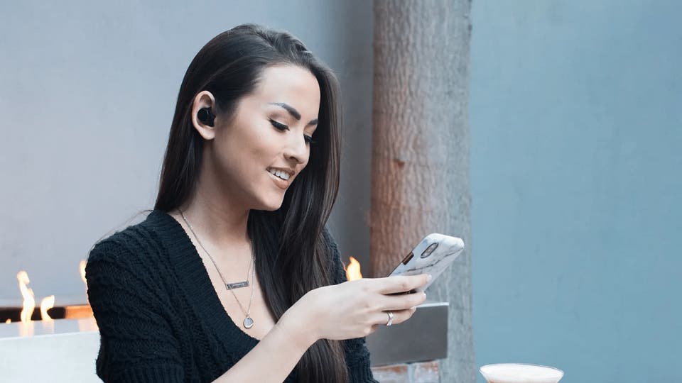 سماعة لاسلكية تتيح لك ترجمة أكثر من 33 لغة!