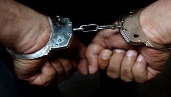 الشرطة تلقي القبض على شخصين بتهمة التزوير والاحتيال
