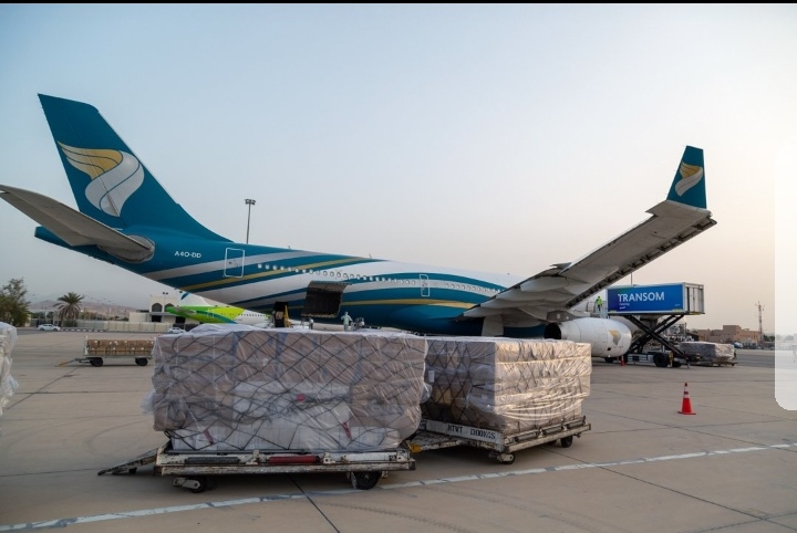 الطيران العماني يواصل رحلات الشحن لتعزيز الأمن الغذائي والصحي في السلطنة