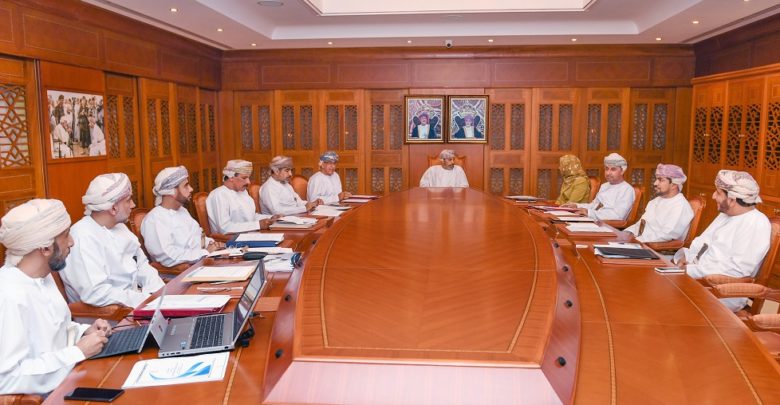 اللجنة العليا للتعامل مع ⁧#كوفيد19⁩: تقرر إنهاء العام الدراسي لكافة الطلبة بالمدارس الحكومية والخاصة.. وتمديد إغلاق مسقط