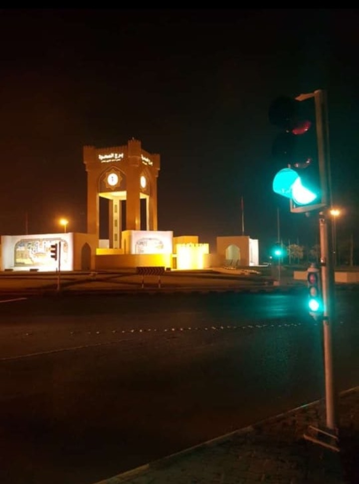 بدء تشغيل الإشارات الضوئية وفتحها للحركة المرورية في دوار برج الصحوة
