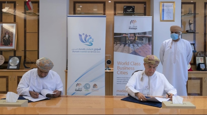 بقيمة إجمالية تتجاوز الـ 700 ألف ريال عماني صندوق شموخ للتنمية الصناعية يوقّع اتفاقيتي استثمار في مجالي التقنية المالية والزراعة المائية