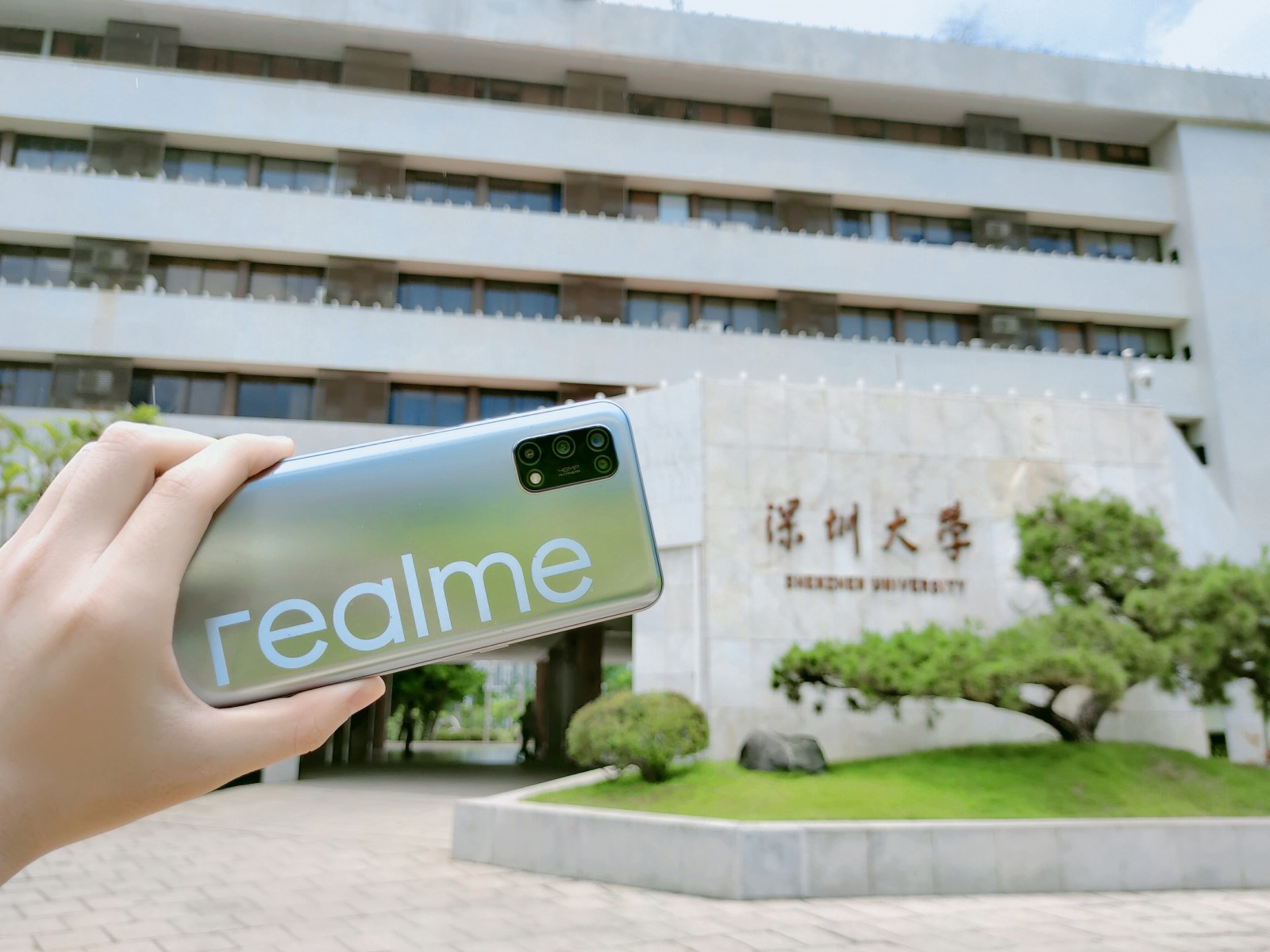 Realme تواصل التشويق للهاتف Realme V5، وتكشف عن الجيل المستهدف بالهاتف