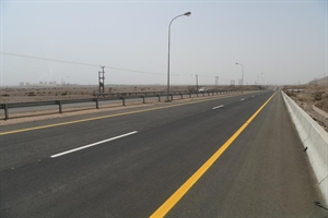 افتتاح 11 كم من مشروع ازدواجية طريق بمحافظة جنوب الشرقية