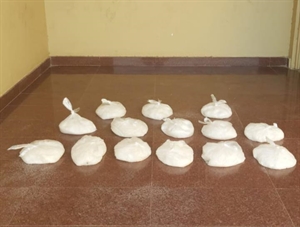 الشرطة تضبط أربعة مهربين بحوزتهم 14 كيلوجرامًا من مخدر الكريستال